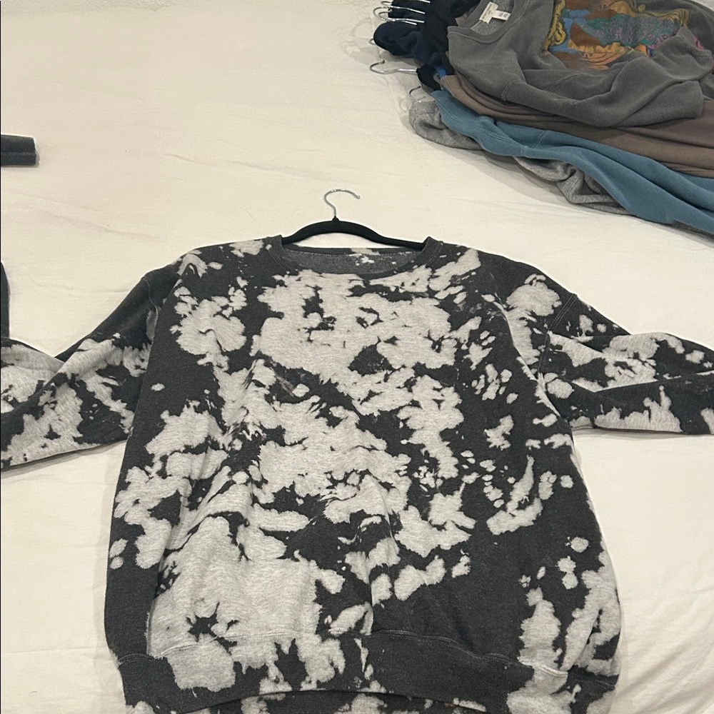 Urban Outfitters Black and White Tie-Dye Sweater